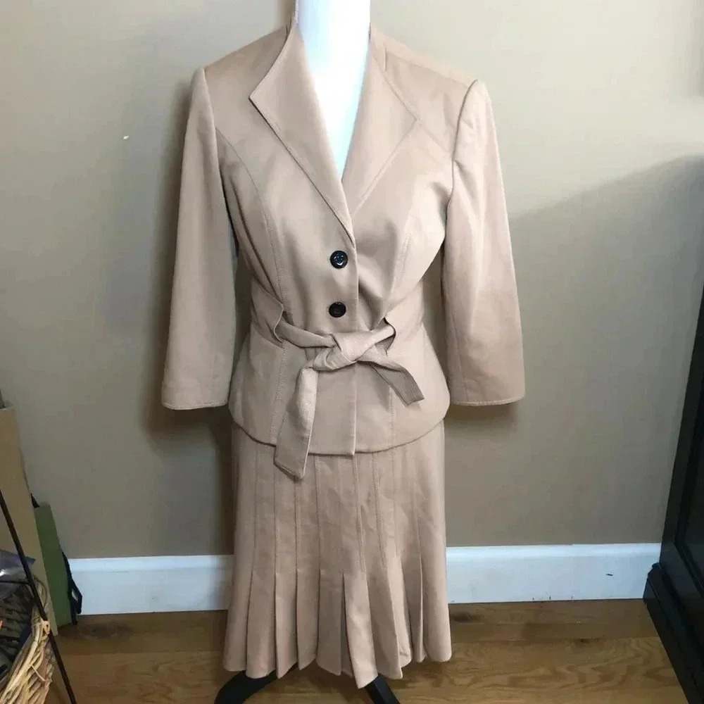 Kay Unger Lined Skirt Set. 8/10